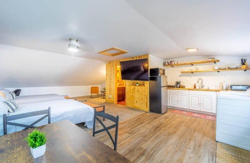 Mayfield Apartment | Fife Lake Lodge 2 separate apartments