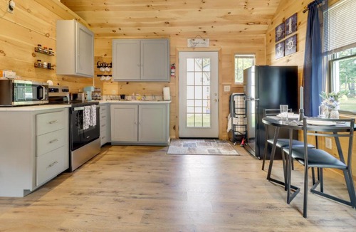 Manitou Beach Apartment | Fire Pit, Gas Grill! Bright Cottage By Devils Lake