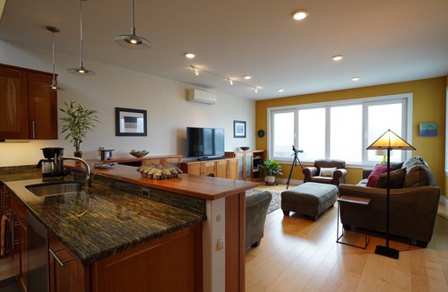 Traverse City House | Fireworks, Hot Tub & West Bay Views