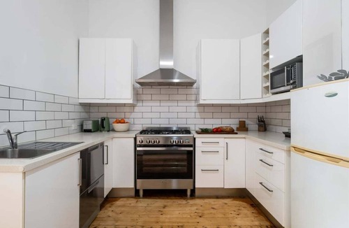 Fitzroy Apartment | Fitzroy Charm:‘Meilleur’ Stylish Victorian Retreat