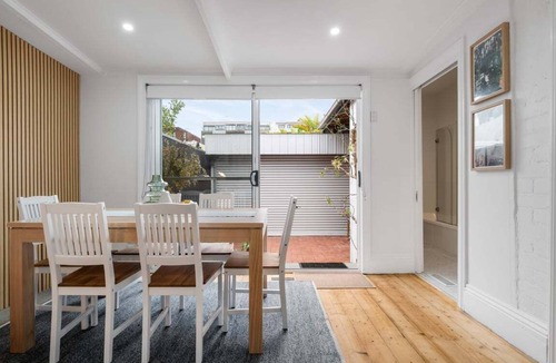 Fitzroy Apartment | Fitzroy Charm:‘Meilleur’ Stylish Victorian Retreat