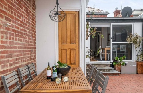 Fitzroy Apartment | Fitzroy Charm:‘Meilleur’ Stylish Victorian Retreat
