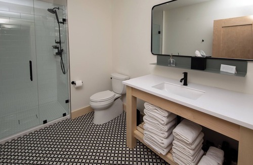 Traverse City Condo | Flat 302 Front and Union