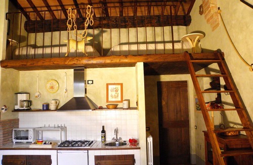 Monteleone d'Orvieto Apartment | Flat Il Fienile Del Sole, Wifi, Perugia