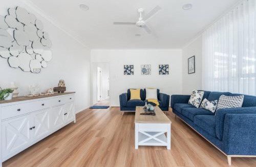 Rye House | Foreshore Haven - Poolside Comfort near Rye Beach