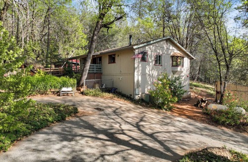 Foresthill House | Forest Cottage Large Group Retreat 27 beds Sleeps 47