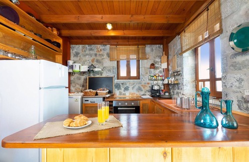 Tersanas Villa | Fortino Villa, 1 BD and attic, pool, near the sand