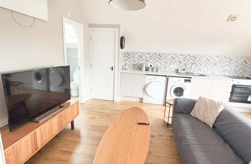 Patchway Apartment | Four Bedroom Apartment in Fantastic Location