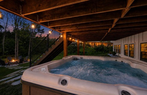 Sister Bay House | Four Sisters Cottage- Walk to Sister Bay, Fireplace, Ping Pong & More