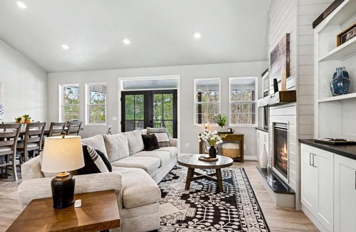 Sister Bay House | Four Sisters Cottage- Walk to Sister Bay, Fireplace, Ping Pong & More