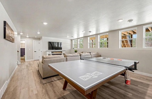 Sister Bay House | Four Sisters Cottage- Walk to Sister Bay, Fireplace, Ping Pong & More
