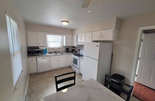 Rossford Apartment | Fresh Remodeled Very Nice Upstairs Bugalo