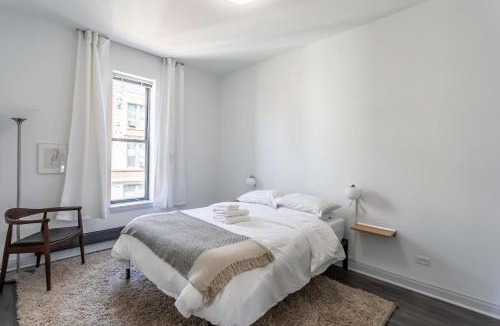 East Hyde Park Apartment | FRONTDESK 2 BR Apt by Harold Washington Park