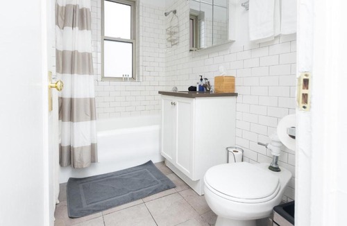 East Hyde Park Apartment | FRONTDESK Open 1 BR Apt by Black History Museum