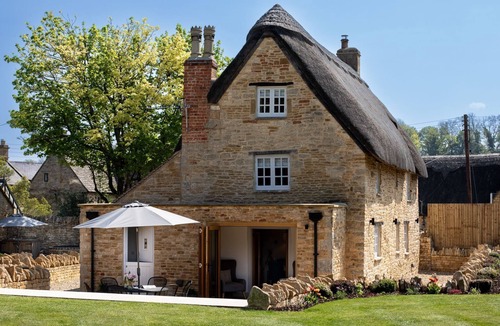 Chipping Campden Cottage | Garden Cottage - a classic thatched cottage in Broad Campden, Sleeps 6 in 3 bedrooms