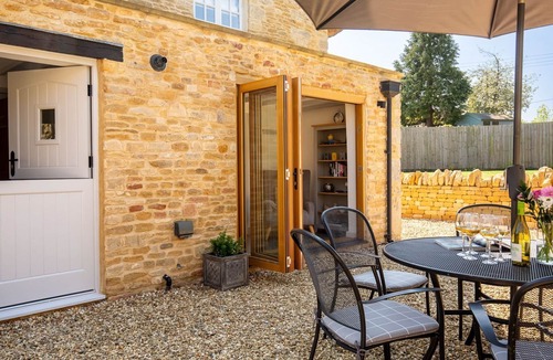 Chipping Campden Cottage | Garden Cottage - a classic thatched cottage in Broad Campden, Sleeps 6 in 3 bedrooms