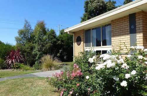 Wonthaggi House | Garden Cottage, Dog Friendly. Wonthaggi.