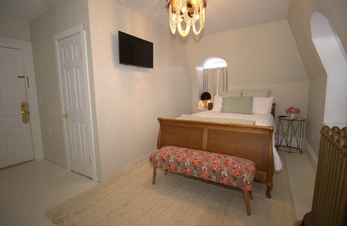 Port Austin Hotel | Garfield Inn Hotel - 2 Bedroom suite