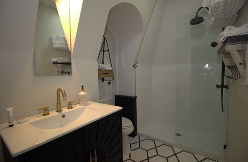 Port Austin Hotel | Garfield Inn Hotel - 2 Bedroom suite