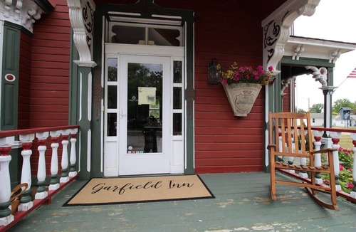 Port Austin Hotel | Garfield Inn Hotel - 2 Bedroom suite