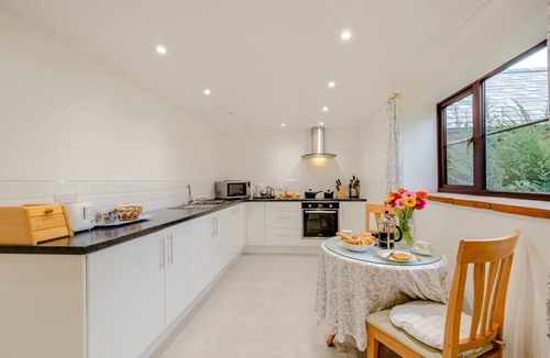 Quedgeley Cottage | 1 Bed in Stratford-upon-Avon (oc-g34446)