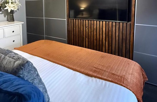 Alcester House | George Cottage, Alcester