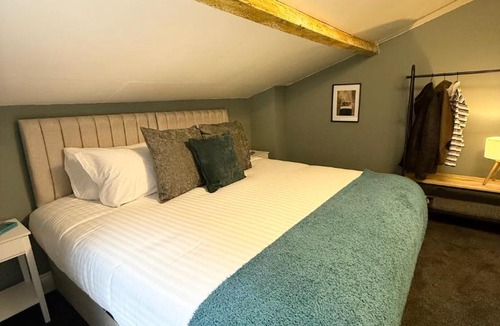 Alcester House | George Cottage, Alcester