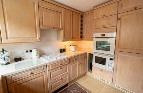 Upper Town Villa | Georgian Townhouse for 4 · 2 En-Suites & Free Parking · Steps to The Circus
