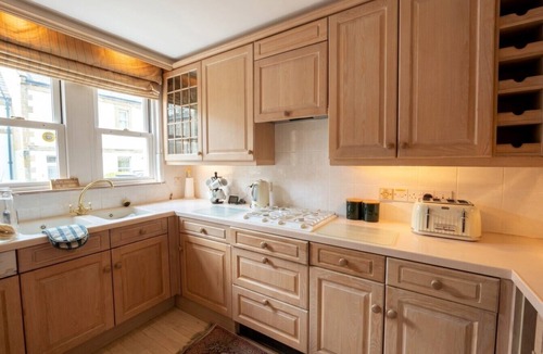Upper Town Villa | Georgian Townhouse for 4 · 2 En-Suites & Free Parking · Steps to The Circus
