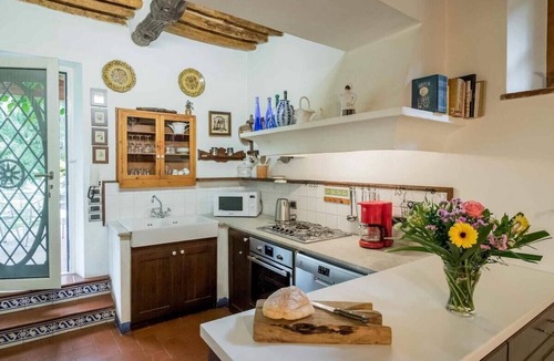 San Concordio di Moriano Villa | Giglio, private pool villa . A/C & WiFi. Lucca