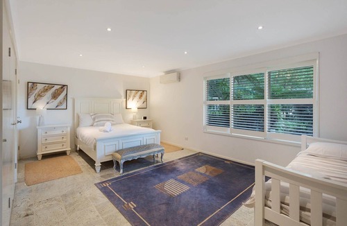 Pambula Beach Cabin | Gillmith - Sleeping up to 16 people