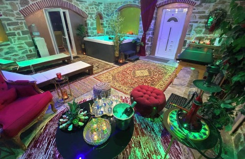 Krinidhes Apartment | Giorgos Suite - Jacuzzi Hideaway in Lydia, Kavala