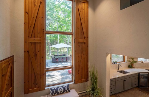 Glen Arbor House | Glen Arbor Barnhouse on the Crystal River, short walk to town & Lake Michigan.