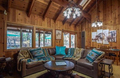 Shingletown House | Golden Hour Cabin on Sheridan Creek Near Lassen