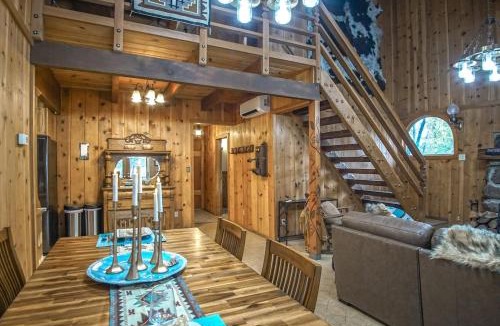Shingletown House | Golden Hour Cabin on Sheridan Creek Near Lassen