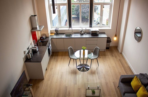 West Bromwich Apartment | Gorgeous 1 Bed Duplex Apartment- West Bromwich