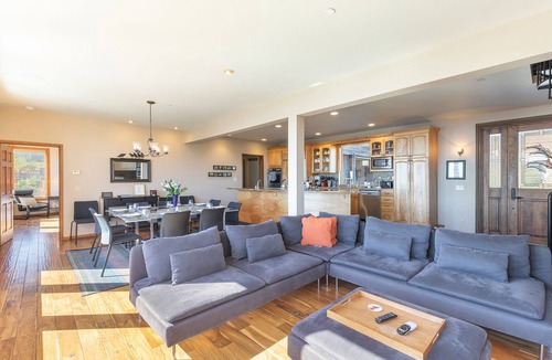 Dillon Beach House | Gorgeous 5 bedroom Home With Fabulous Ocean Views and 4 Master Suites
