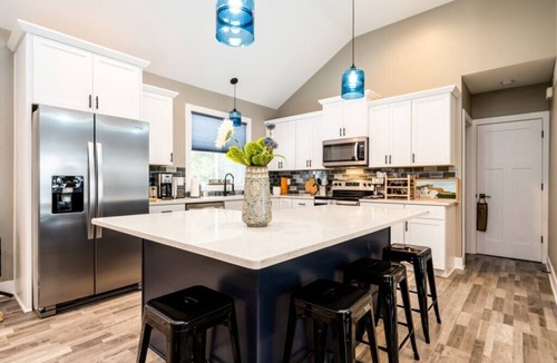 Union Pier House | Gorgeous Union Pier Cottage With Guest House & New Hot Tub!