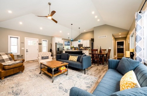 Union Pier House | Gorgeous Union Pier Cottage With Guest House & New Hot Tub!