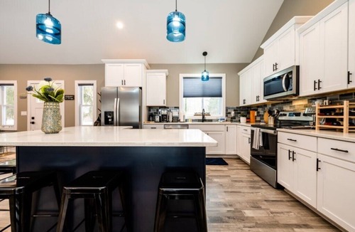 Union Pier House | Gorgeous Union Pier Cottage With Guest House & New Hot Tub!