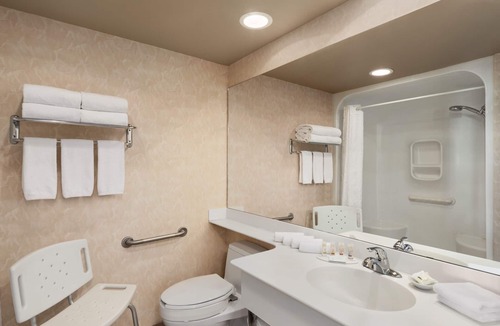 Calgary Hotel | Grand Hotel & Conference Centre Calgary Airport, an Ascend Collection Hotel