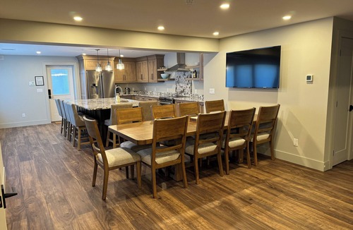 Traverse City Condo | GRAND TRAVERSE GETAWAY Downtown luxury condo 3 blocks from the beach, sleeps 16.