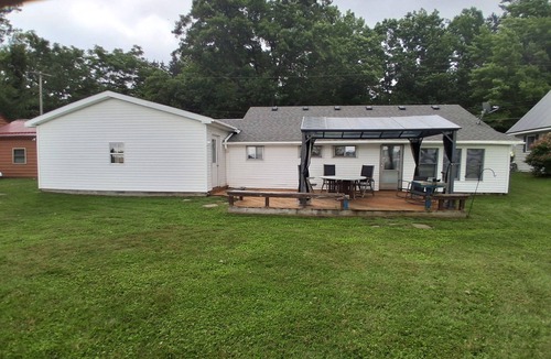 Lake Odessa Cottage | Grandma’s Lake House - A cozy 2-bedroom lake front cottage on Jordan Lake.