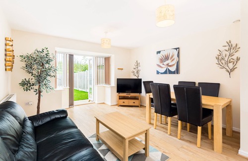 Tipton House | Great 4 bed house in Black Country
