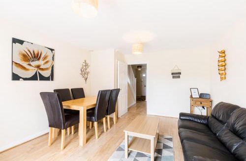 Tipton House | Great 4 bed house in Black Country