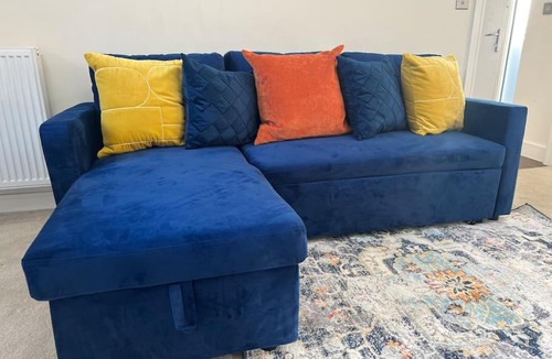 Cradley Apartment | Great Ambience 3-Bedroom for Groups & Contractors