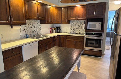 Empire House | Great Glen Arbor location! Private wooded setting, quick walk to town! Sleeps 9