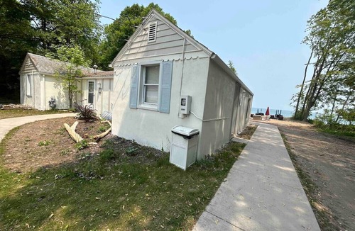 Lexington Cabin | Great Lakes Resort - Entire Beach House - Suite 15 and 16