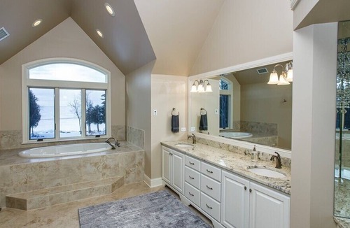 Sturgeon Bay House | Green Bay Waterfront - Estate on the Lake