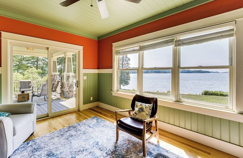 Free Soil House | Group Getaway on Hamlin Lake: Fire Pit & Dock!